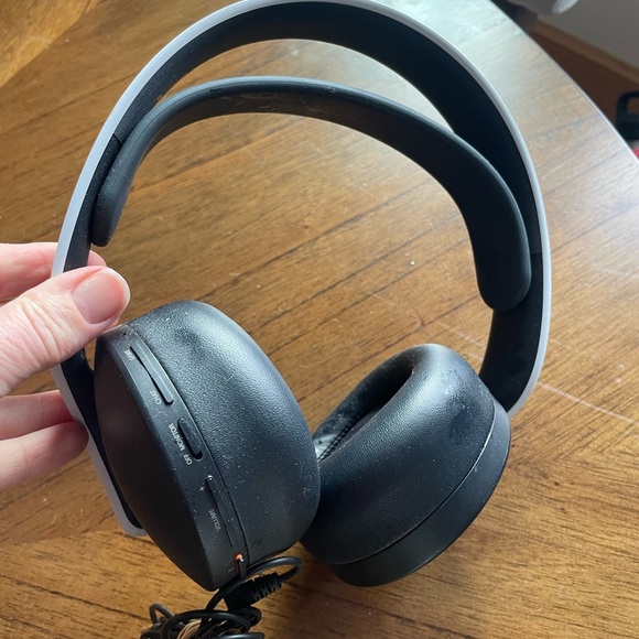 Sony PlayStation Pulse 3D Wireless Headset LIKE NEW - Picture 2 of 6